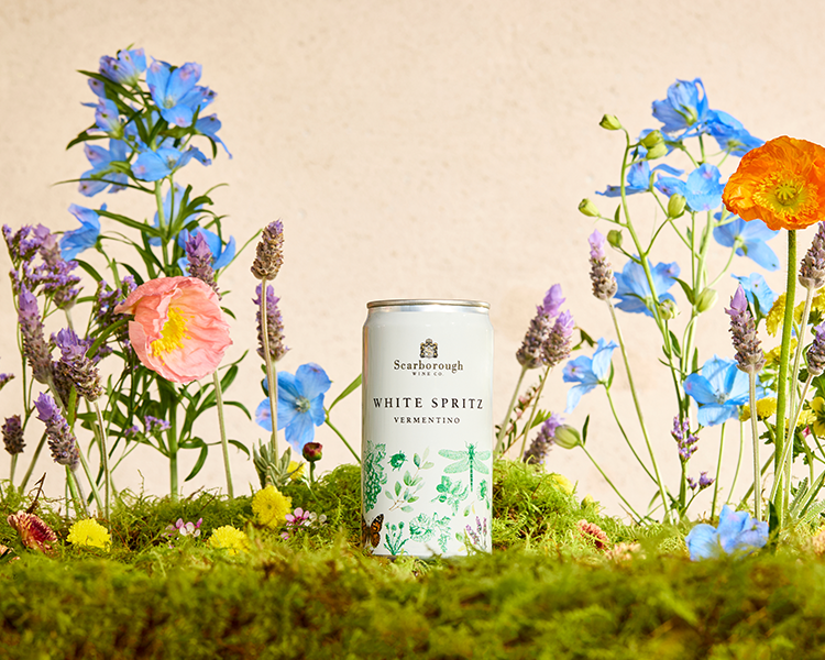 White Spritz Vermentino can with pretty flowers